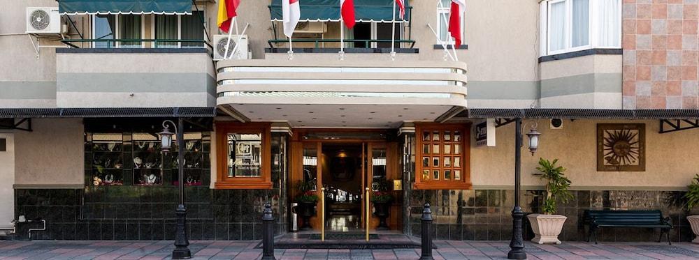 Aliana Hotel